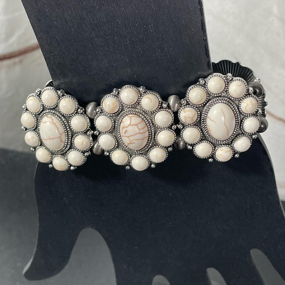 Navajo/Western Stretch Beige Bracelet - Picture 2 of 6
